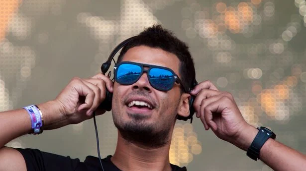 DJ Afrojack scapa cu viata dupa ce o lama metalica ii strapunge masina. Detaliile accidentului