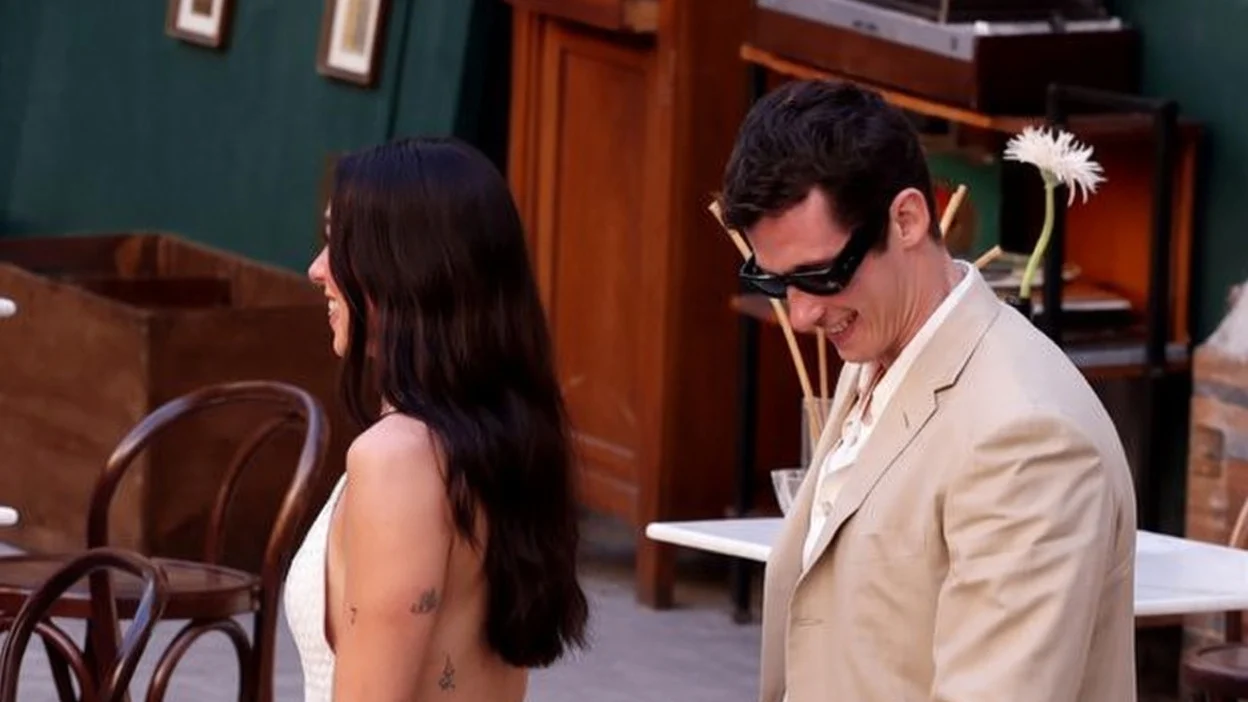 Dua Lipa se casatoreste în Sicilia cu actorul Callum Turner. Petrecerea de lux dureaza trei zile