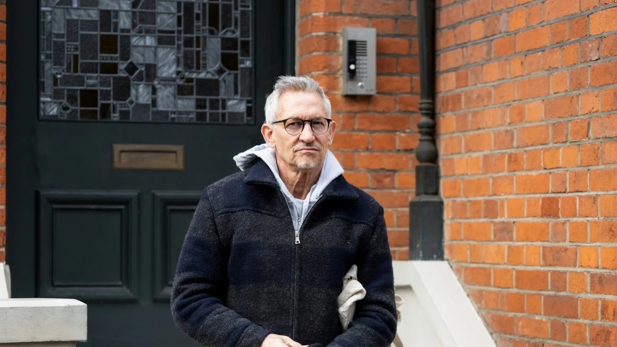 Gary Lineker renunta la relatii dupa un deceniu de burlacie. Fostul fotbalist explica decizia la 65 de ani