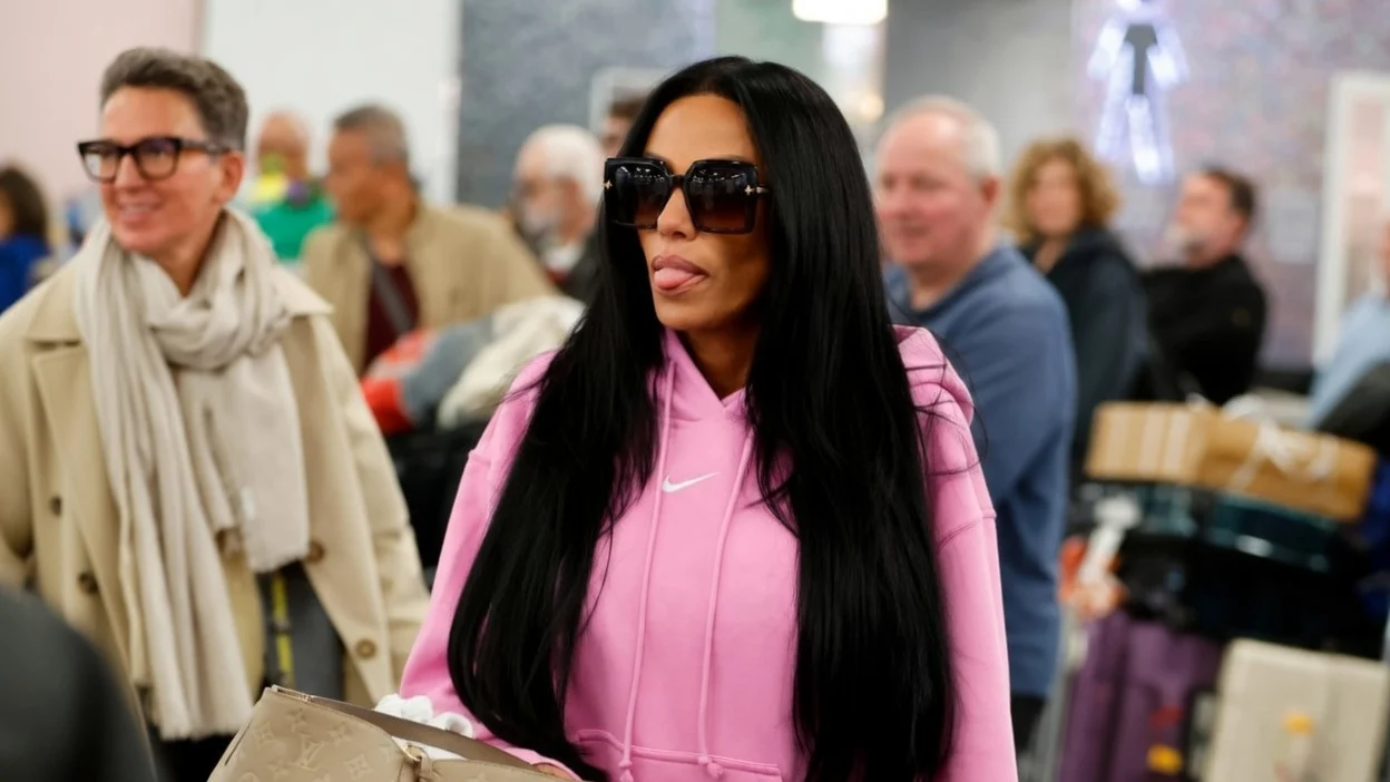 Katie Price revine din Dubai fara inelul de casatorie. Se pregateste divortul de Lee Andrews