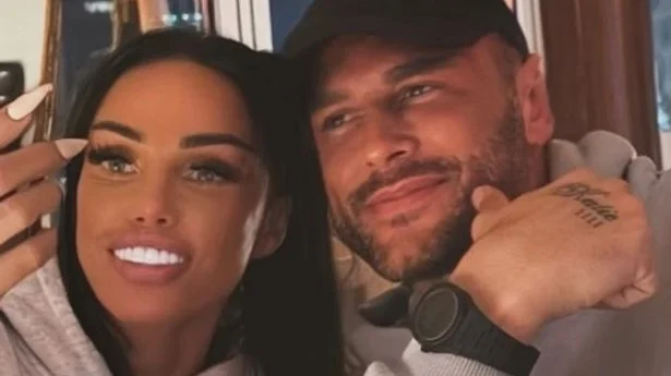 Katie Price refuza cautiunea de 140.000 lire pentru sot. Lee Andrews ar putea fi eliberat curand