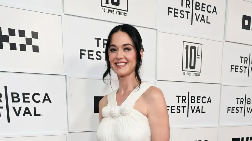 Katy Perry alege o rochie Lanvin din 1987 pentru premiera noului ei documentar. Artista a surprins audienta la Festivalul Tribeca