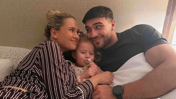 Molly Mae a nascut la spital de 30.000 de lire. Tommy Fury a plecat deja din vila lor de lux