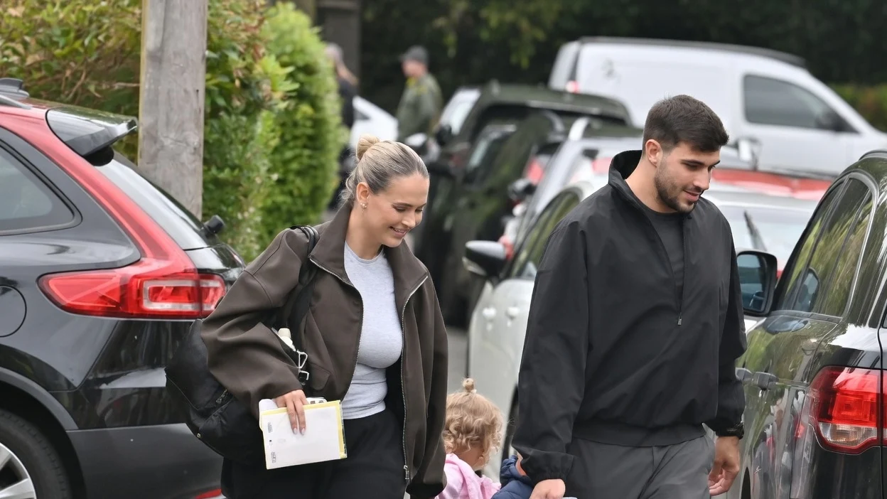 Molly Mae Hague și Tommy Fury prima aparitie cu bebelusul. Boxerul a plecat la antrenamente
