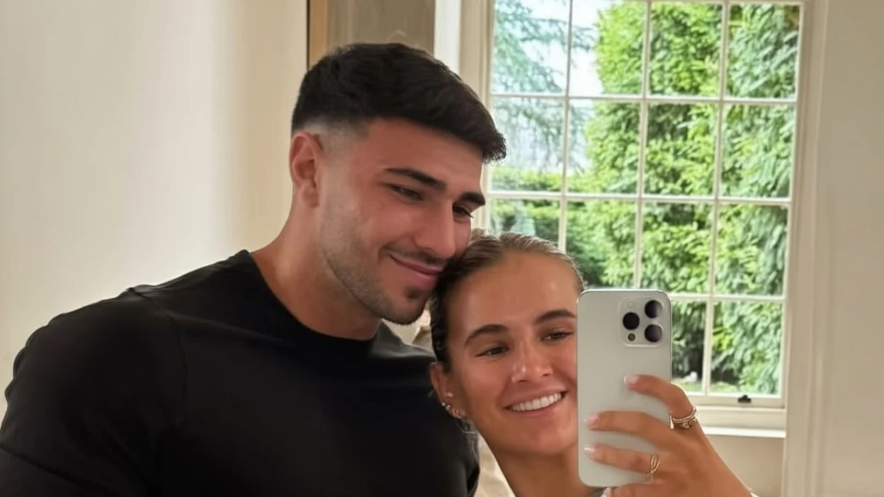 Molly Mae și Tommy Fury dezvaluie numele baietelului la meciul de box. Pariorii mizeaza pe variante irlandeze