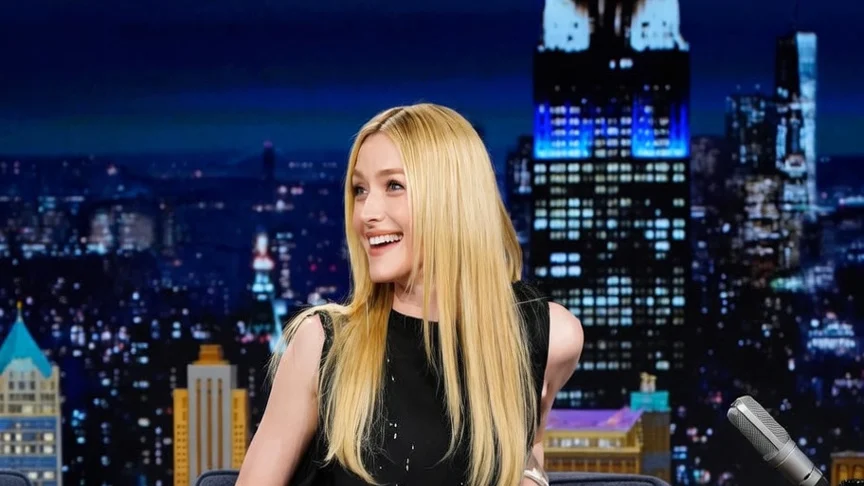 Sarah Pidgeon poarta rochie Yohji Yamamoto la emisiunea lui Jimmy Fallon. Detaliile tinutei - imagine 1