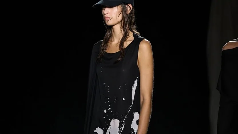 Sarah Pidgeon poarta rochie Yohji Yamamoto la emisiunea lui Jimmy Fallon. Detaliile tinutei - imagine 2