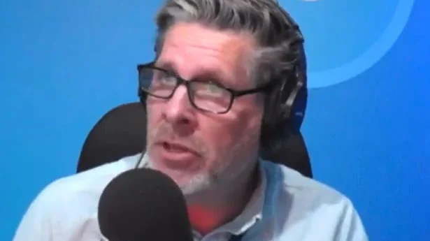 Tony Livesey se retrage de la BBC Radio 5. Prezentatorul este implicat în scandalul David Sullivan
