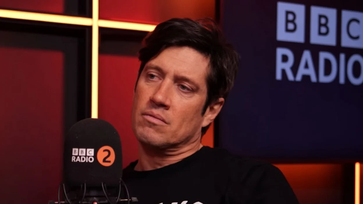Vernon Kay a rabufnit în direct la BBC Radio 2. Prezentatorul a cerut taierea emisiei colegului sau