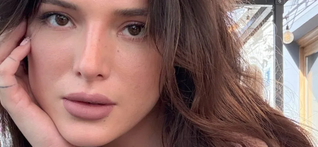 Bella Thorne. Un costum de baie i-a jucat feste în Hawaii. Imaginile vechi din 2018 au redevenit virale pe internet
