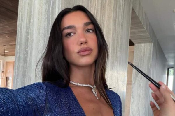 Dua Lipa, apariție care a aprins imediat internetul în Italia. Cum a atras atenția cu un top din dantelă