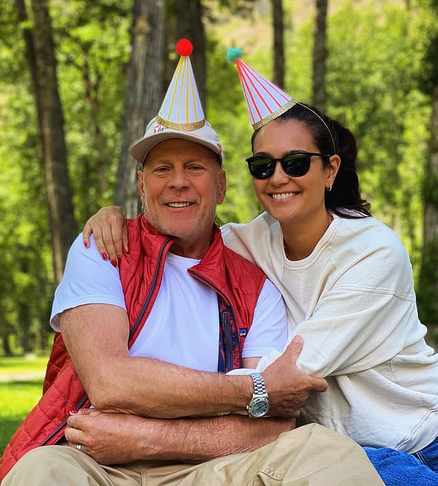 Bruce Willis, 71 de ani, apare într-un clip rar la ziua Emmei. Demi Moore i s-a alăturat public