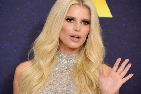 Jessica Simpson rupe tăcerea despre debutul toxic. Ce pierde o adolescentă când industria îi cere alt corp