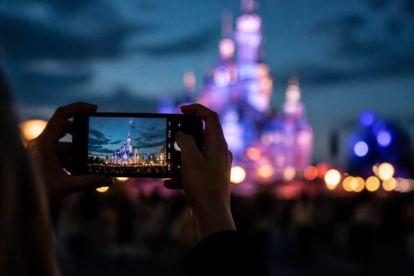 Taylor Swift a intrat în clubul restrâns al Disney cu o piesă