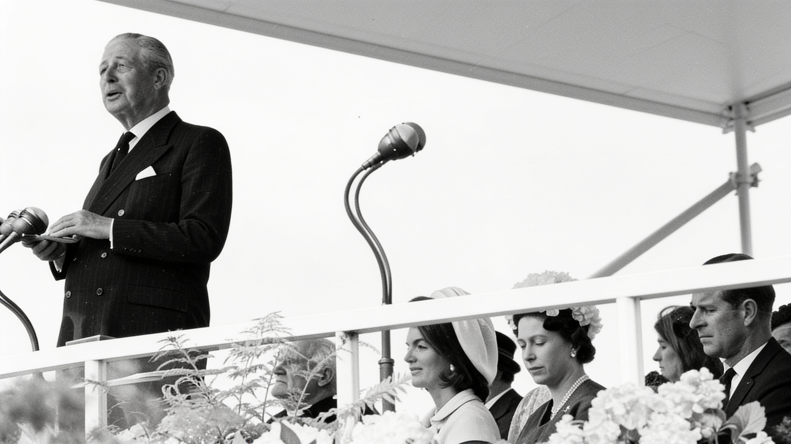 Jackie Kennedy, dezamăgită după întâlnirea cu Regina Elisabeta a II-a. Ce a spus despre Palatul Buckingham