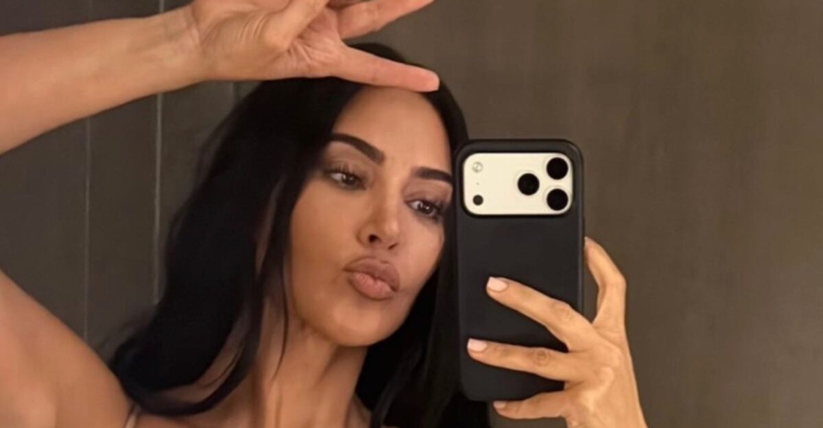 Kim Kardashian, apariție spectaculoasă pe iaht în Gucci negru. Cum a explodat reacția fanilor