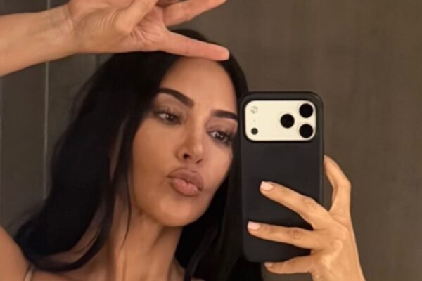 Kim Kardashian, apariție spectaculoasă pe iaht în Gucci negru. Cum a explodat reacția fanilor