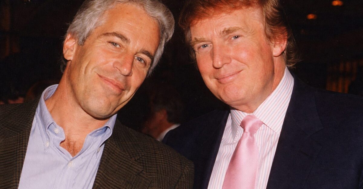 Omul care voia să-și cumpere clemența cu secrete despre Trump. Ce arată noile note din închisoare