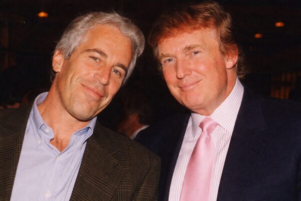 Omul care voia să-și cumpere clemența cu secrete despre Trump. Ce arată noile note din închisoare