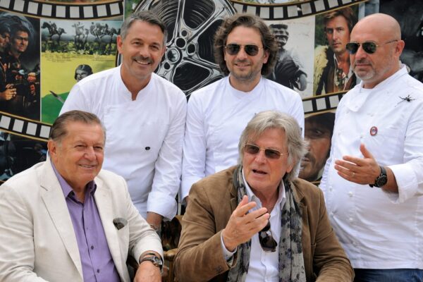 Legenda care apare tot mai rar la TV a fost filmată cu soția și prietenii. Ce pregătește PRO TV