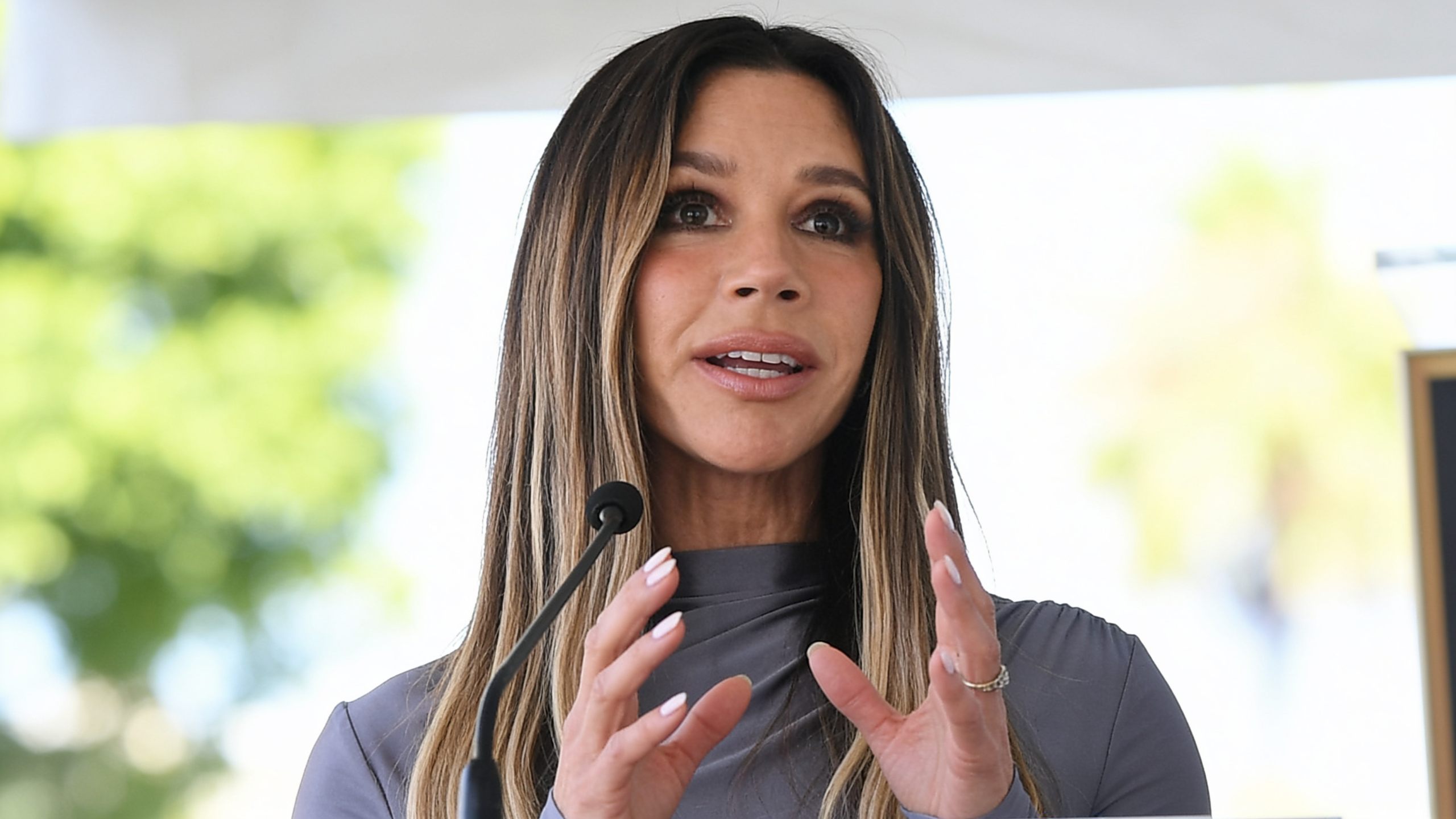 Victoria Beckham a furat scena la steaua lui David. Ce s-a văzut pe covorul de la Hollywood și cine a lipsit