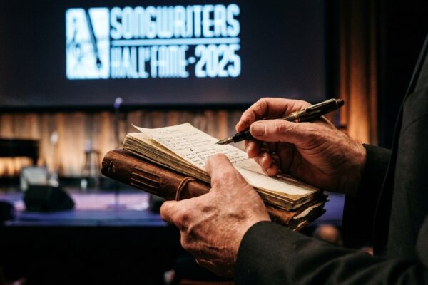 Taylor Swift a intrat în istorie la 36 de ani. Este cea mai tânără femeie inclusă în Songwriters Hall of Fame