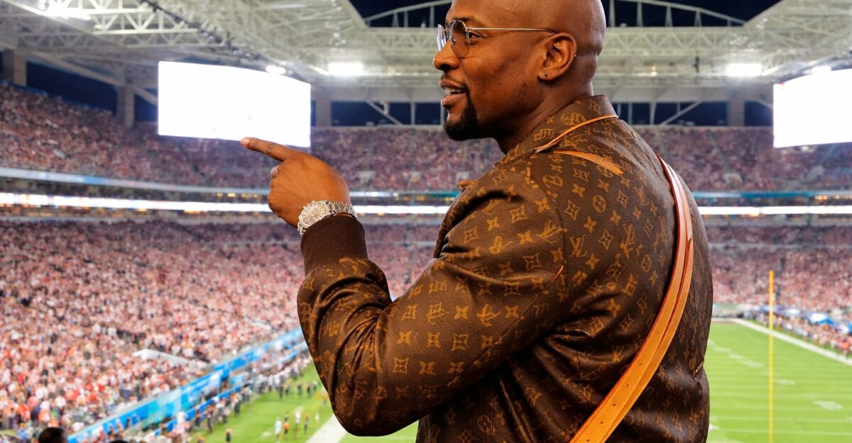 400 de milioane de dolari în apartamente și acuzații pentru un ceas de 200 de mii. Ce se întâmplă cu Floyd Mayweather