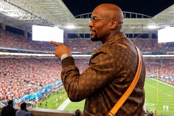 400 de milioane de dolari în apartamente și acuzații pentru un ceas de 200 de mii. Ce se întâmplă cu Floyd Mayweather