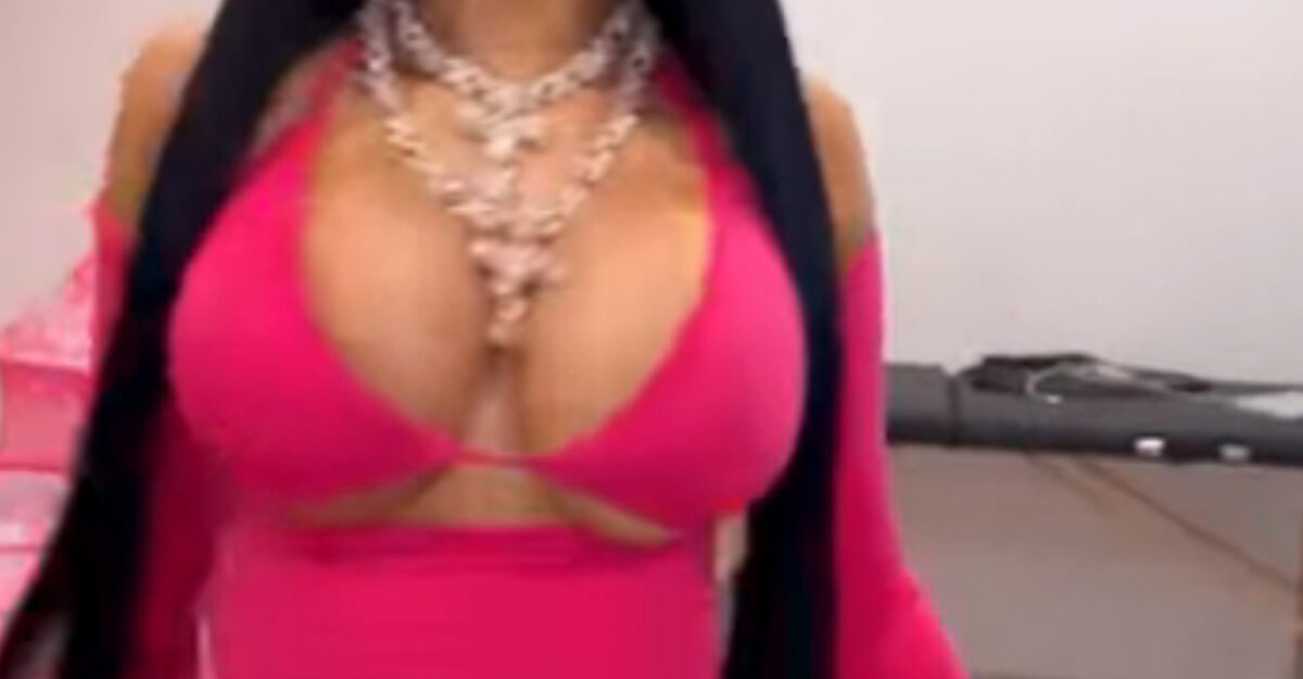 Cardi B a apărut aproape dezbrăcată după glumele lui Charles Barkley