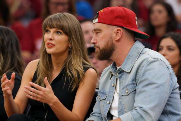 Au ales o seară romantică pe Broadway în locul finalei NBA. Se pregătește nunta secretă din 3 iulie?
