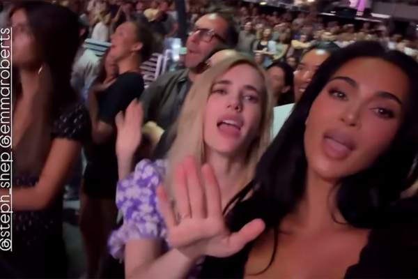 Kim Kardashian a aprins internetul la concertul Arianei Grande. Pete Davidson leagă din nou povestea