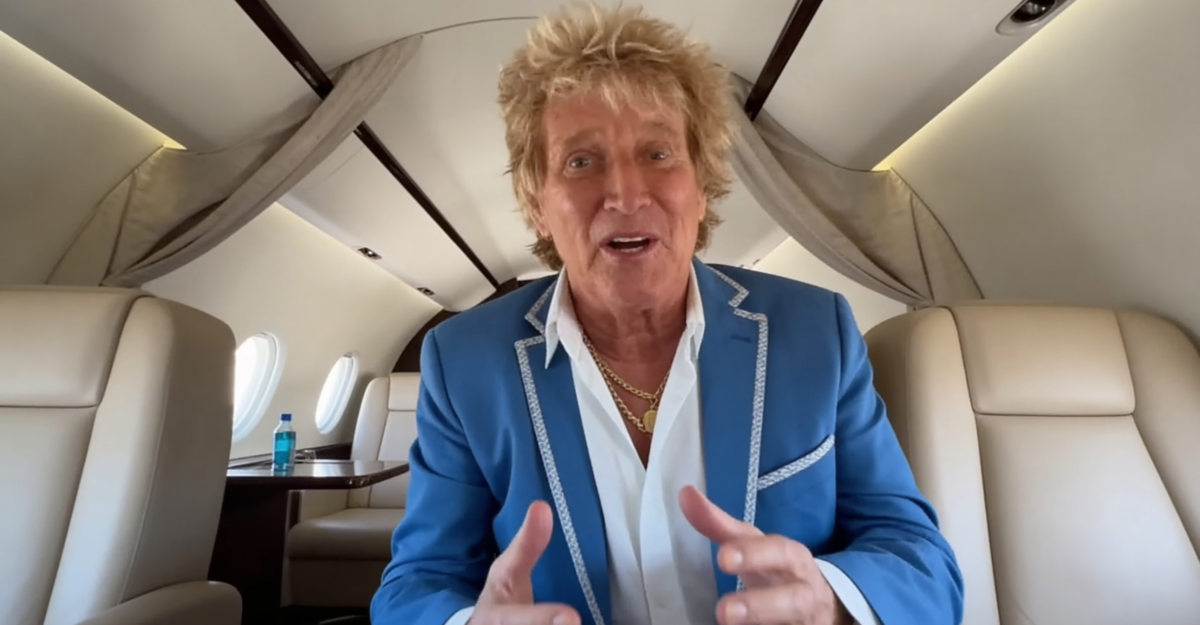 Prea bolnav să cânte, dar bun de drum spre fotbal. Ce i-a înfuriat pe fanii lui Rod Stewart