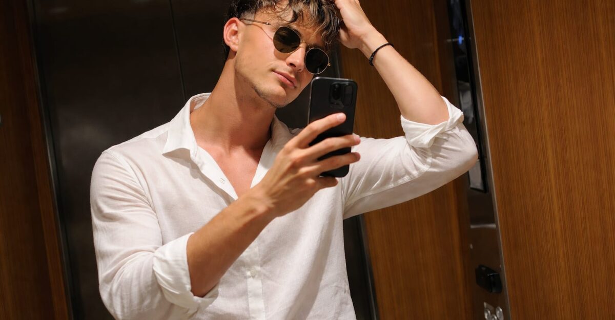 Are 17 ani și a fugit la Cannes cu avion privat. Ce a atras toate privirile în pozele din vacanța lui