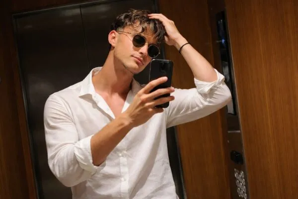Are 17 ani și a fugit la Cannes cu avion privat. Ce a atras toate privirile în pozele din vacanța lui