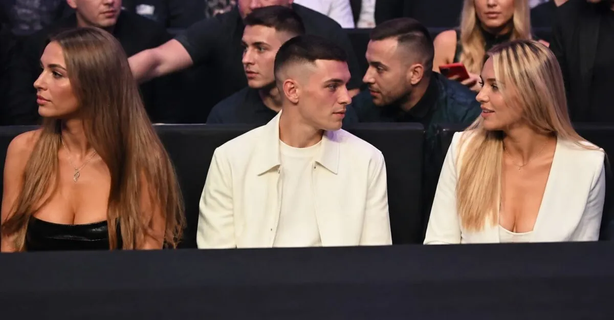 Rebecca Cooke i-a tăiat elanul lui Lily Phillips lângă Phil Foden la o gală de box