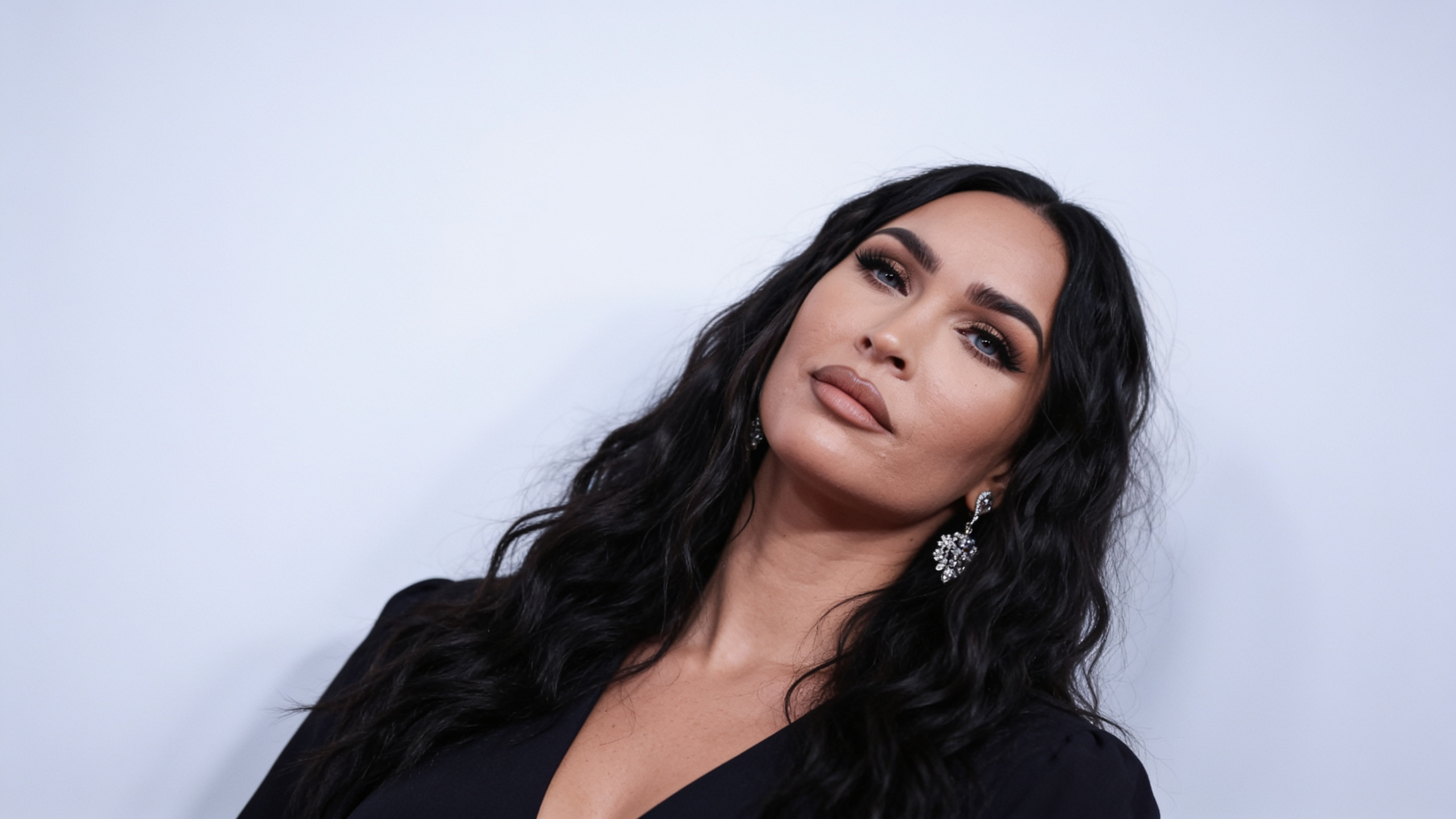 Megan Fox a incendiat Instagramul cu poze provocatoare. Ce reacții a stârnit și cum a reapărut MGK în ecuație