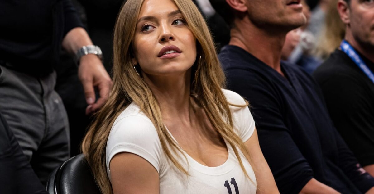 Sydney Sweeney și numărul 11 au furat privirile la finala NBA. Cine i-a inspirat topul mulat