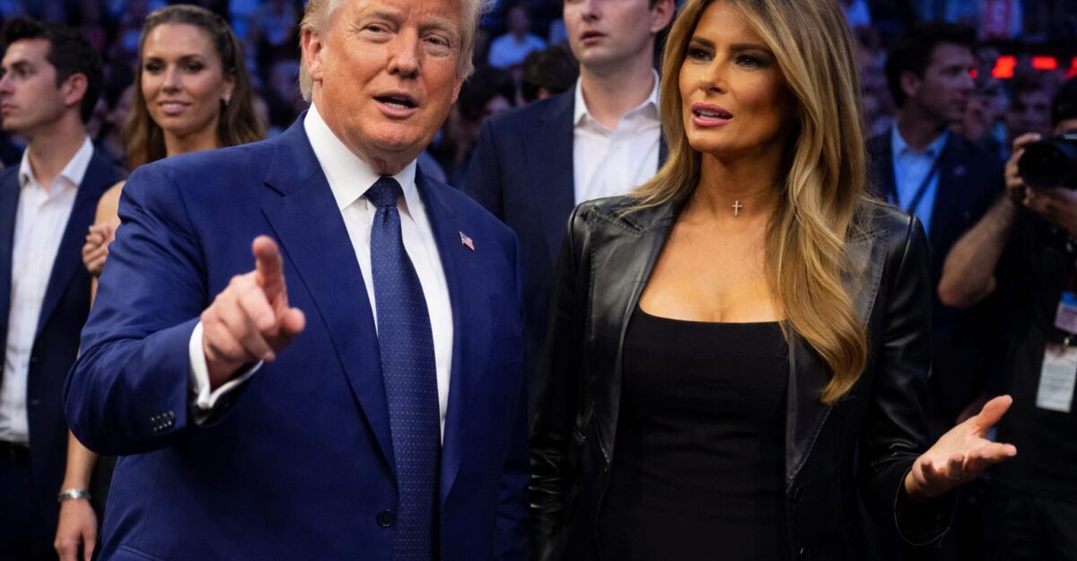80 de ani pentru Donald Trump, rochie decoltată pentru Melania. Cum a detonat look-ul serii la Casa Albă