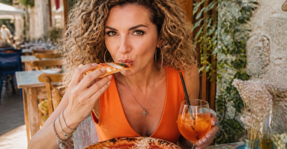 Carmen Brumă, la 49 de ani, a spus cum mănâncă pizza și înghețată în vacanță. Ce face ca să nu se îngrașe