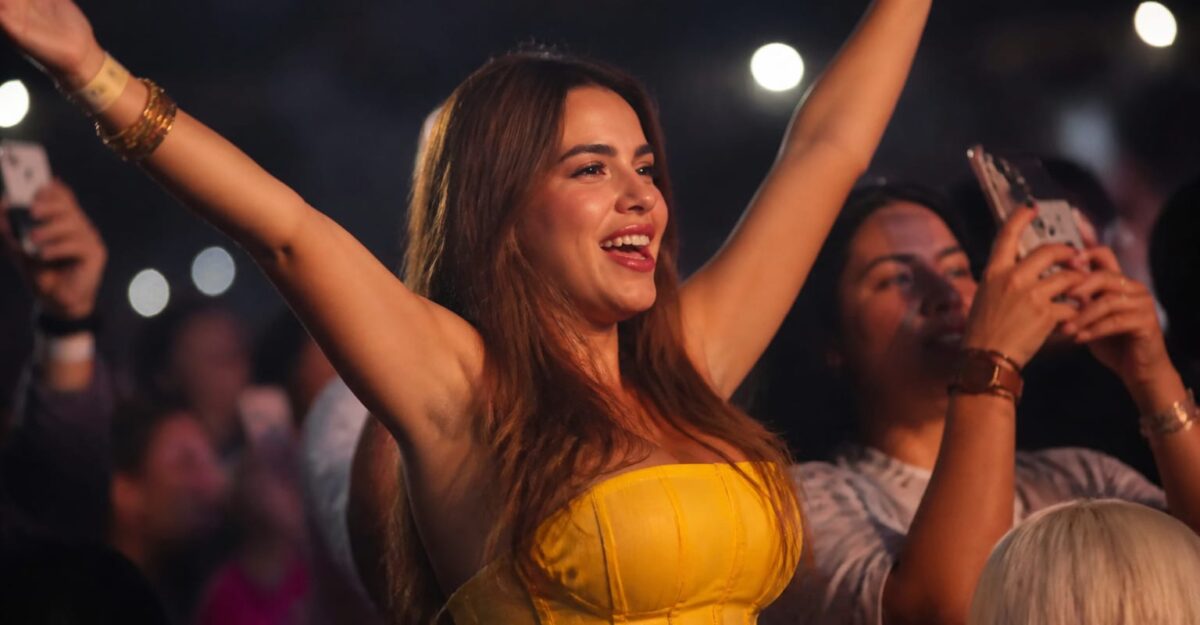 Sofia Vergara a făcut show la concertul Shakirei. Ce scria pe topul galben care a aprins internetul
