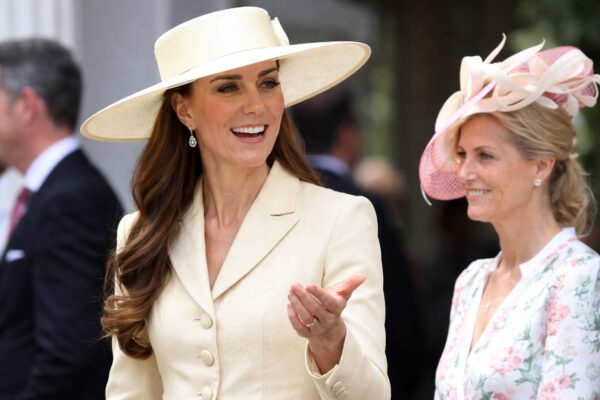 Kate Middleton a apărut la Garter Day în galben pal. Ce spune ieșirea atent dozată despre revenirea ei