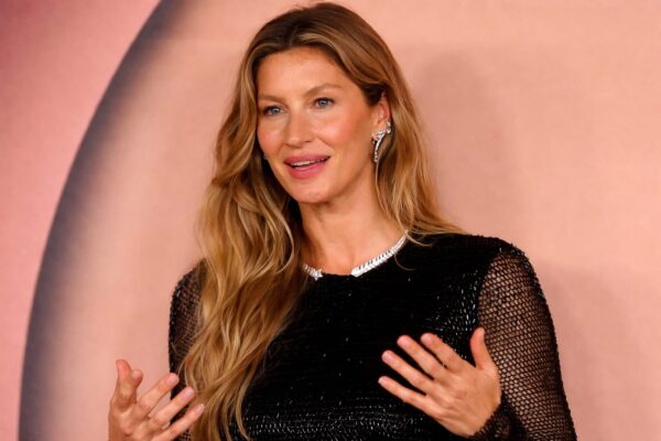 45 de ani are Gisele Bündchen și a făcut pasul care spune tot. Tom Brady lipsește din omagiul de Ziua Tatălui