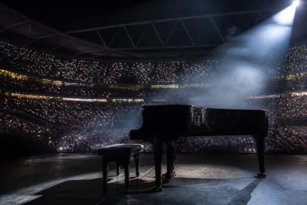 Artistul care a făcut 80.000 de oameni să amuțească la Wembley. De ce s-au temut fanii că cedează în plin show