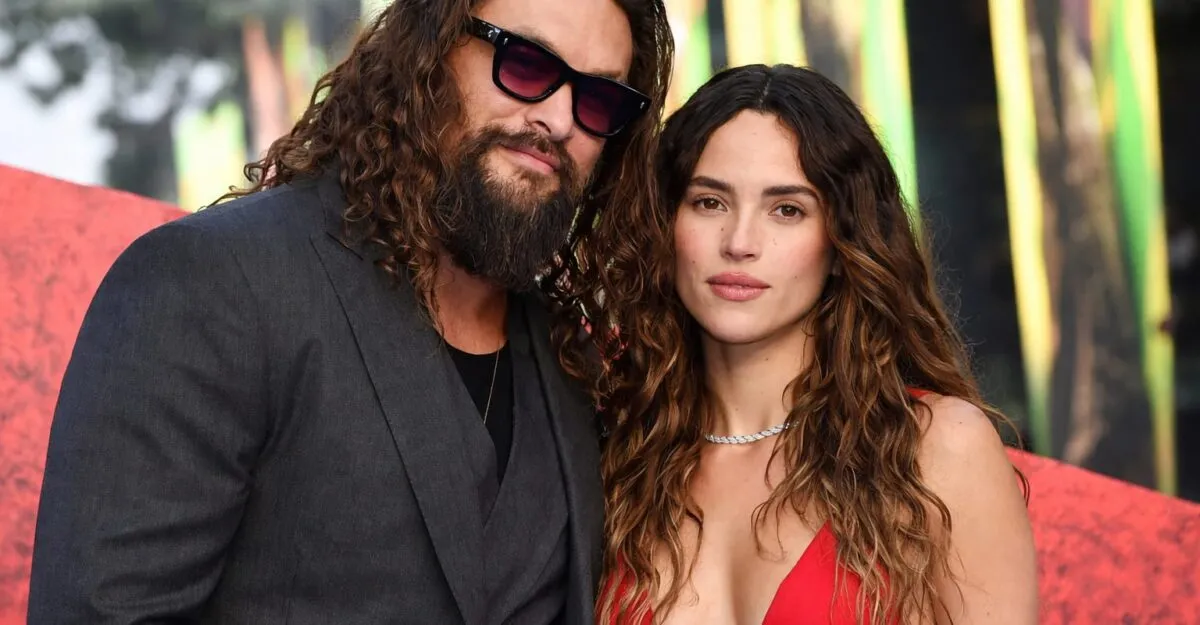 Jason Momoa și Adria Arjona și-au oficializat relația la Londra. Cum au apărut alături de copiii actorului