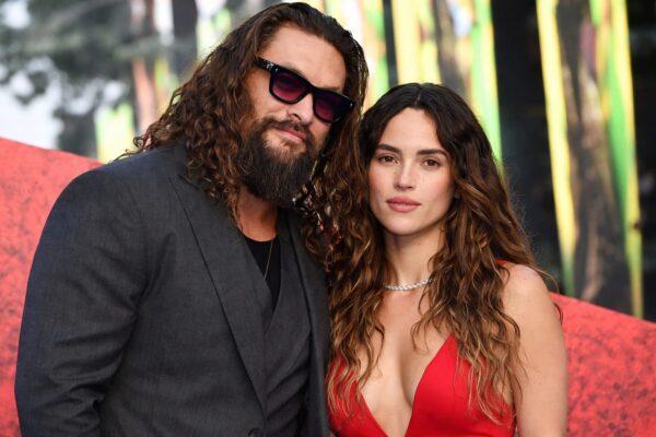Jason Momoa și Adria Arjona și-au oficializat relația la Londra. Cum au apărut alături de copiii actorului