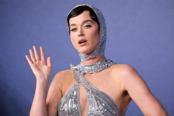 Katy Perry își pune foștii la colț și îl afișează pe Justin Trudeau. Cine pierde și cine câștigă din show-ul ei amoros