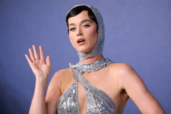 Katy Perry își pune foștii la colț și îl afișează pe Justin Trudeau. Cine pierde și cine câștigă din show-ul ei amoros
