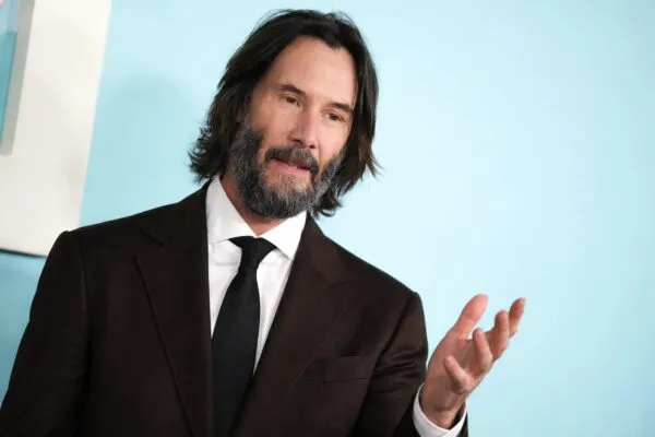 Keanu Reeves negociază un rol principal într-un film Lego. Ce-l reunește cu regizorul din Toy Story 4?