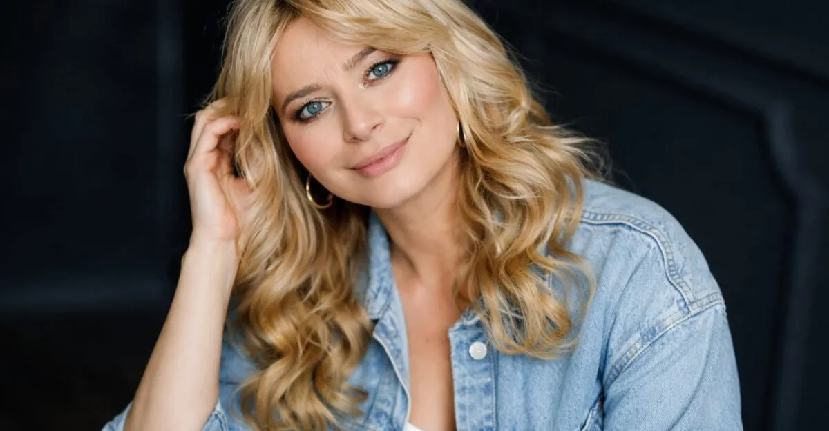 Laura Cosoi așteaptă a cincea fetiță. Cum vorbește acum despre ecrane și presiunea pe gravide