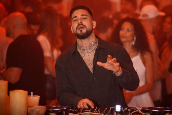 200.000 de euro pentru Mahmut Orhan la Nuba Mamaia. Codin Maticiuc a aruncat în aer suma din showbiz